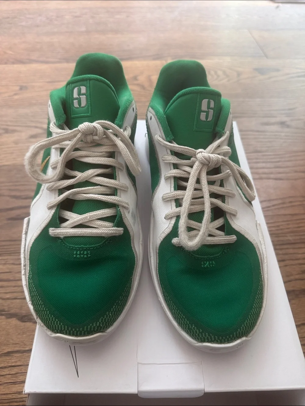 Nike Men’s Green and White Sneakers with Gold Swoosh